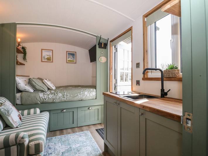 Salthaven  Shepherds Hut in Pevensey, Sussex Oriental