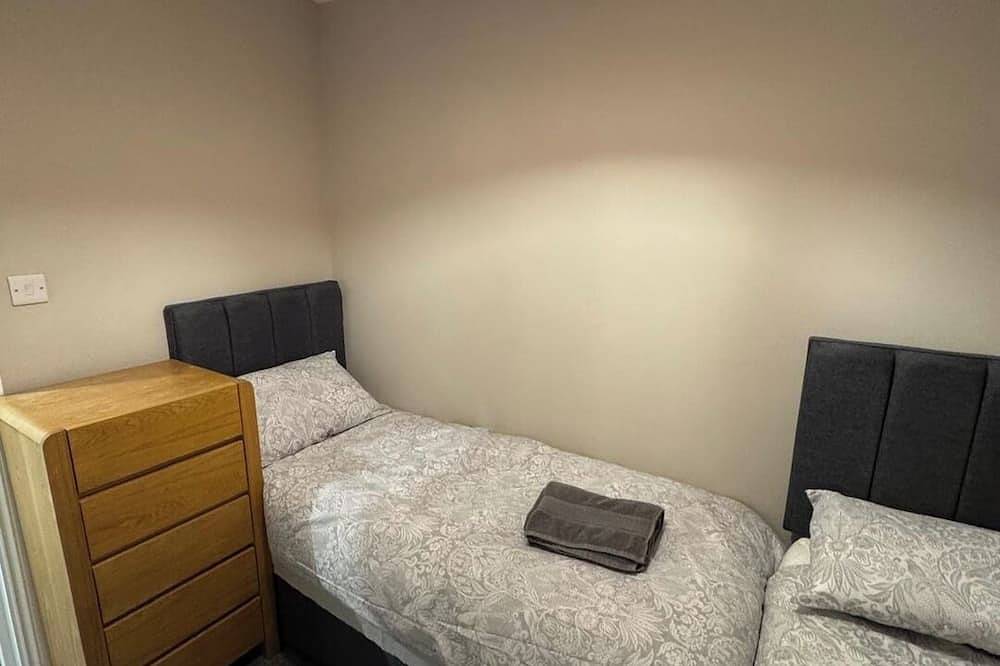 Ganze Wohnung, Park Street – Fantastic Newly Refurbished 4 Bed Townhouse! in Horsham, West Sussex