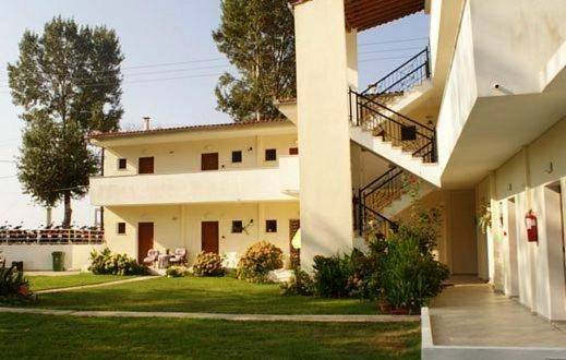 Ferielejlighed for 2 personer, med have og udsigt samt balkon i Skiathos