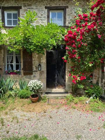 Gîte pour 2 personnes, avec jardin et vue à Saulgond