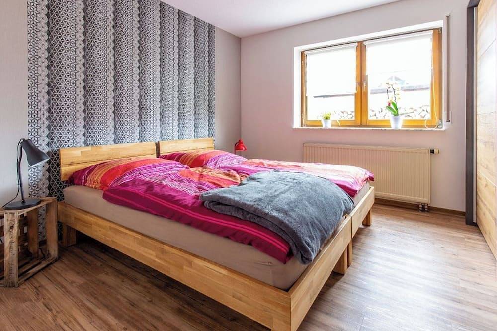 Ganze Wohnung, Gemütliche, neu renovierte Ferienwohnung (55qm) für bis zu 4 Personen in Erlabrunn, Fränkisches Weinland