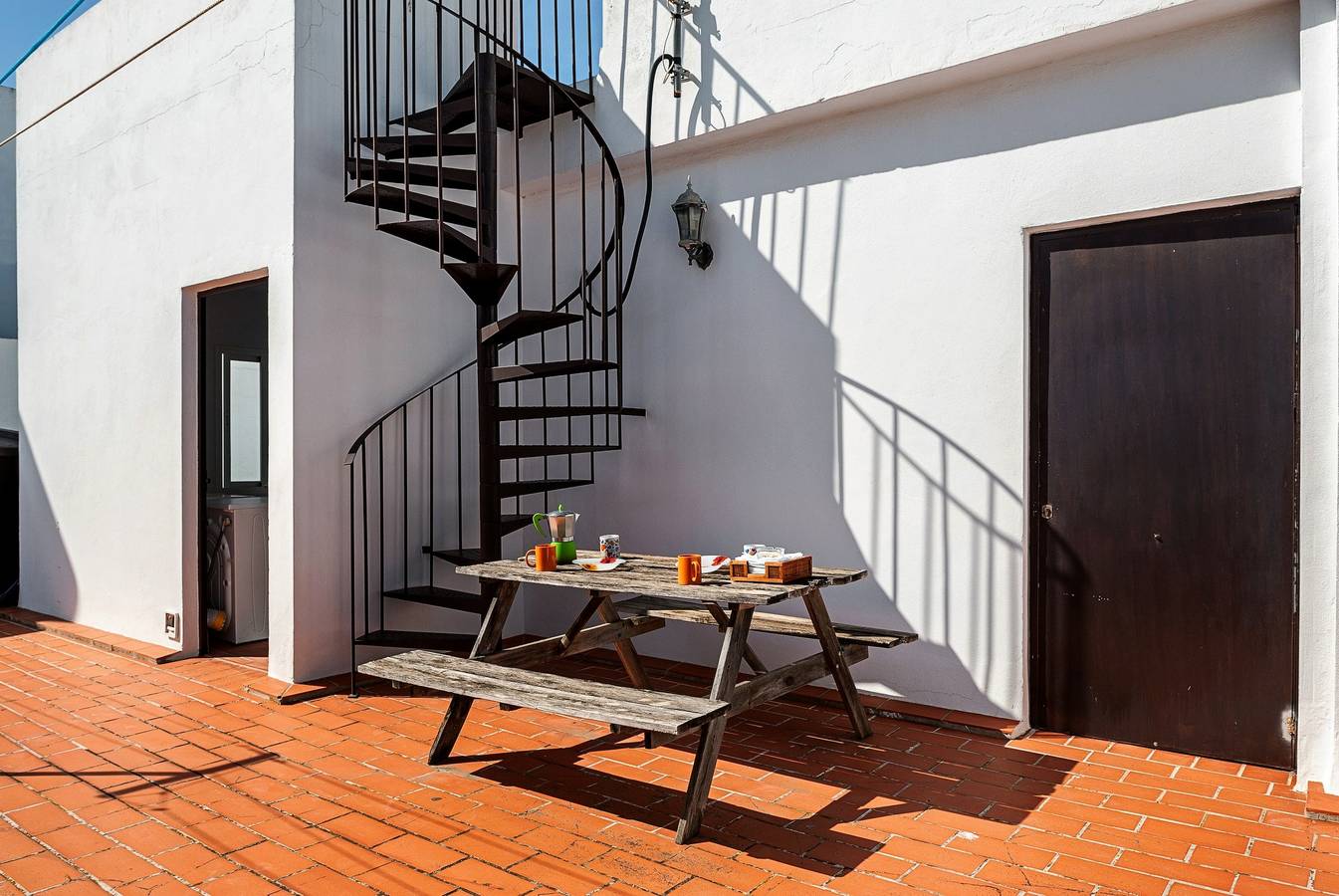 Entire apartment, Air-Conditioned Apartment in Great Location with Rooftop Terrace and Wi-Fi; Pets Allowed in Conil de la Frontera, Costa de la Luz