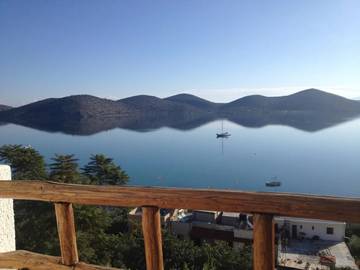 Gîte pour 6 personnes, avec vue et jardin dans Elounda
