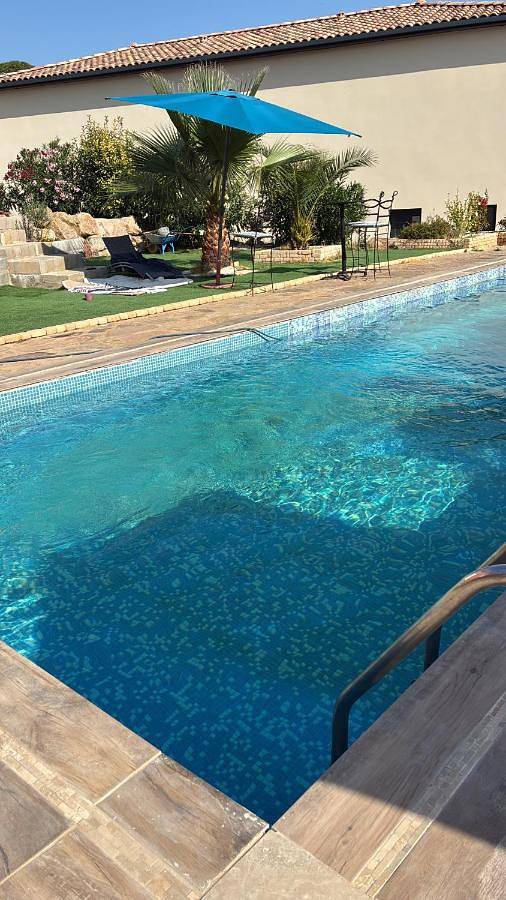 Chambre d’hôte pour 2 personnes, avec Terrasse et Jardin ainsi que Piscine et Vue
