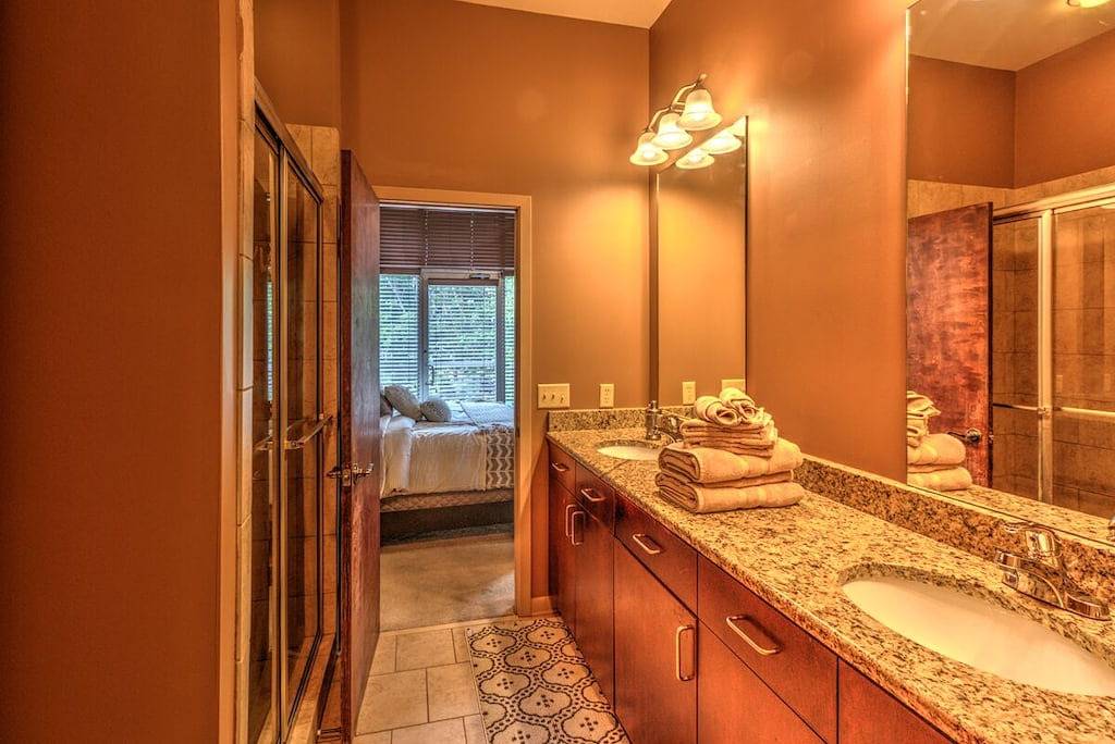 Ganze Wohnung, 2 Schlafzimmer / 2. 5 Bad Memphis Condo - Prime Downtown Lage! in Memphis, Tennessee