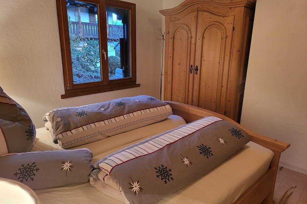 Ganze Wohnung, Panoramawohnung Surselva, fantastischer Ausblick, bietet Erholung und Aktivität in Ladir, Alpenarena