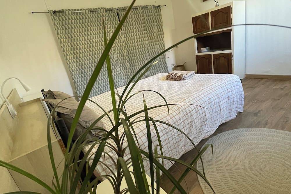 Air-conditioned gîte in the heart of the vineyards in Capestang, Côte d'Améthyste