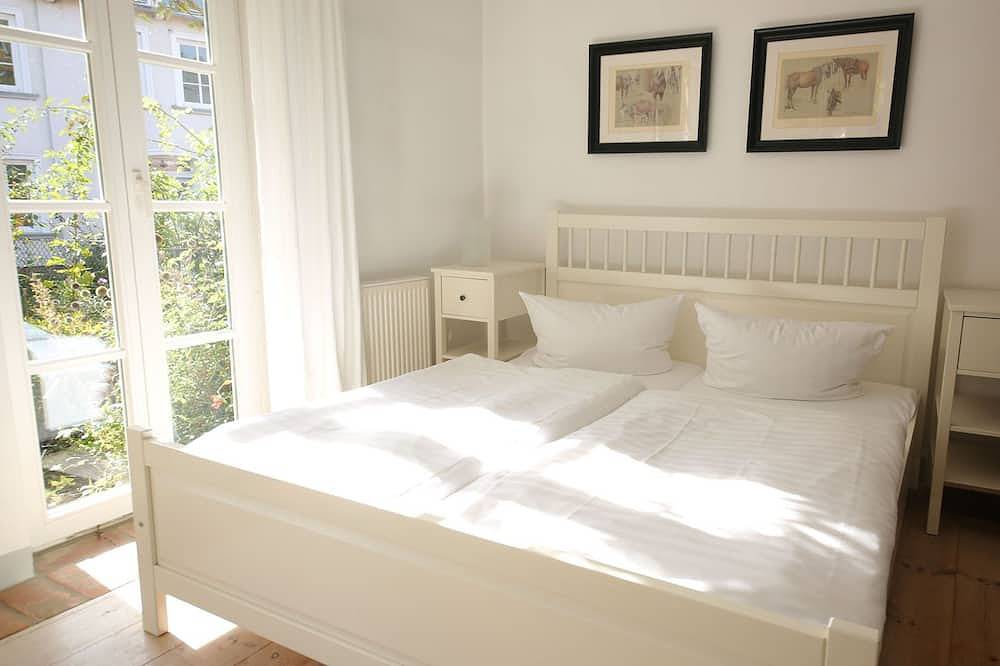 Ganze Wohnung, Exklusive, große Ferienwohnung mit 3 Schlafzimmern, Kamin und Terrasse in Lohme, Nationalpark Jasmund