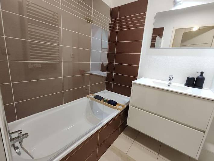 Gîte pour 4 personnes, avec Balcon ainsi que Terrasse et Vue à Saint-Jory - 2