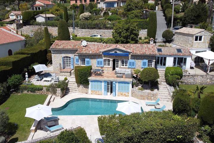 Location de vacances pour 8 personnes, avec piscine ainsi que jardin et vue sur l’océan, adapté aux familles dans Magagnosc