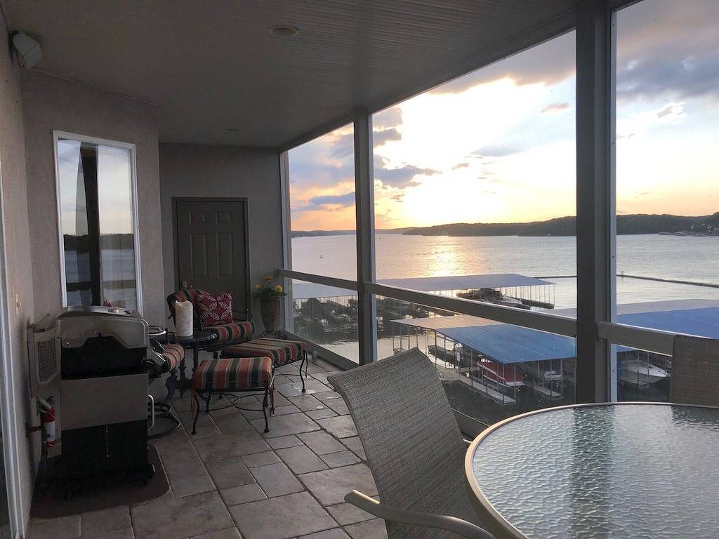 Ganze Wohnung, Lands End Condo 3Bd/3Bath End Unit with Amazing Main Channel View, Newly Updated in Osage Beach, Lake of the Ozarks
