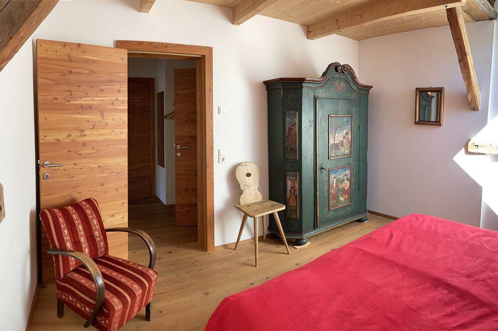 Ganze Wohnung, Stilvolle Ferienwohnung in altem Bauernhaus - Südblick in Gailtaler Alpen, Kirchbach