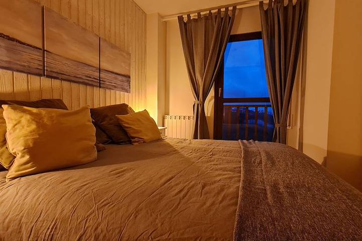Entire apartment, Tuhogarencerler apartment with views and sun in Cerler, Benasque