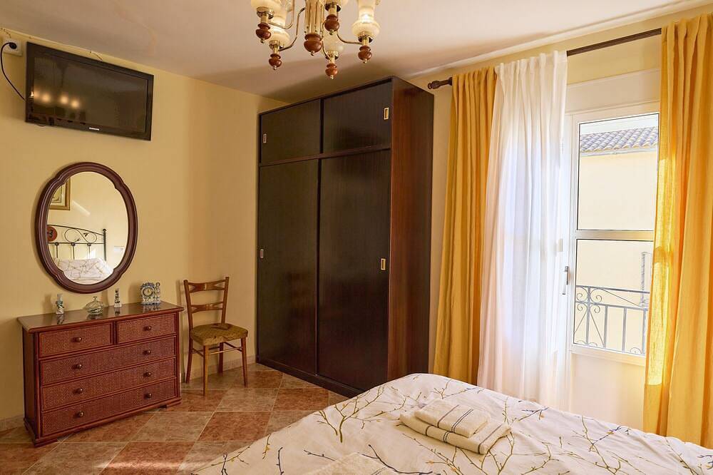 Casa Rural 'Romo 2' con Vistas a la Montaña, Wi-Fi y Aire Acondicionado in Rute, Sierras Subbéticas