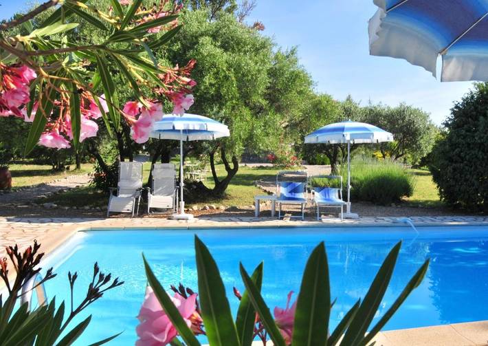 Maison d’hôte pour 2 personnes, avec sauna et piscine ainsi que jardin et vue, animaux acceptés