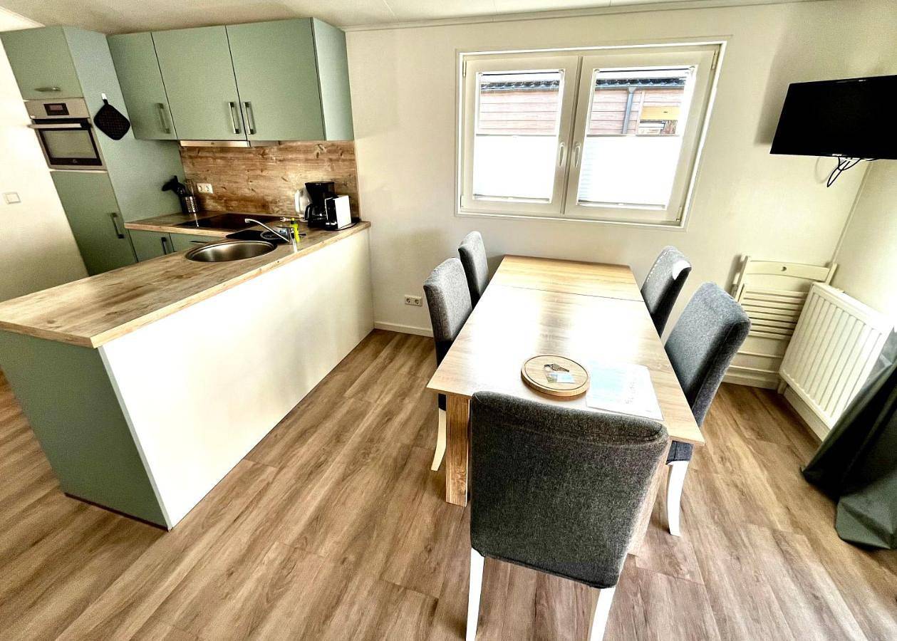 Ganze Wohnung, Beach Chalet- Sauna inklusive Kinder und Hunde Willkommen in Gronenberg, Scharbeutz
