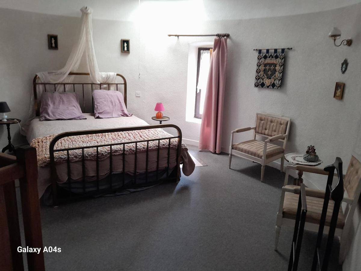 Chambres d'hôtes de charme "La Tour Richelieu" in Les Martres-de-Veyre, Région de Clermont-Ferrand