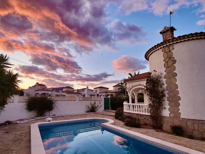 Amplia Villa en Miami Platja in Montroig, Costa Dorada