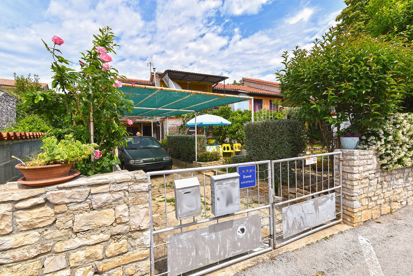 Ganze Wohnung, Ferienwohnung für 3 Personen mit Terrasse in Pjescana Uvala, Südküste Istrien