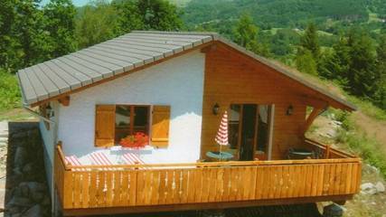 Gîte pour 8 personnes, avec piscine ainsi que jardin et terrasse, animaux acceptés à Le Thillot