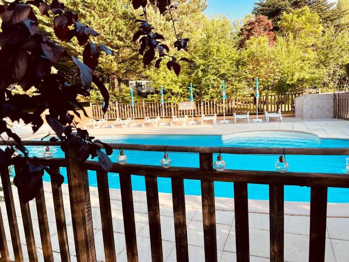 Location de vacances pour 5 personnes, avec terrasse et piscine à Camon - 4