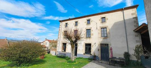 Chambre d’hôte pour 4 personnes, avec jardin ainsi que vue et terrasse à Bertignat
