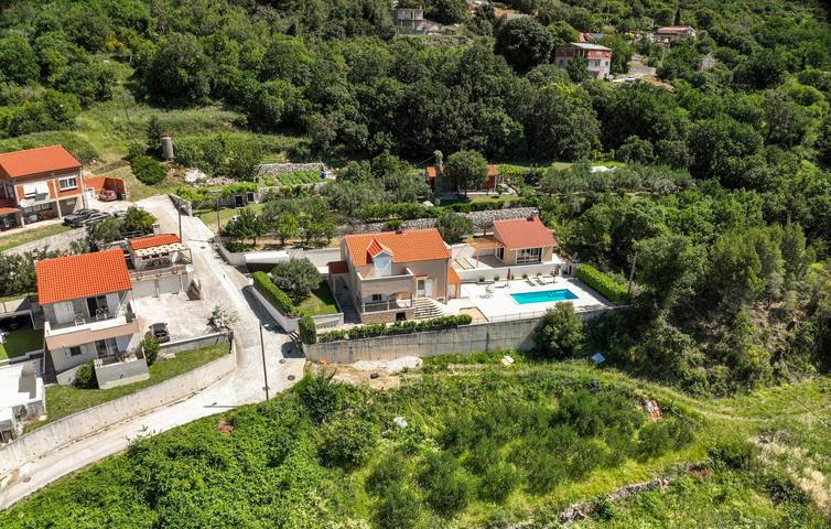 Dom dla 10 osób, z widok na jezioro i basen oraz ogród w Solin