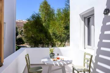 Vacation Rental for 4 Guests in Milos, Cyclades, Picture 2