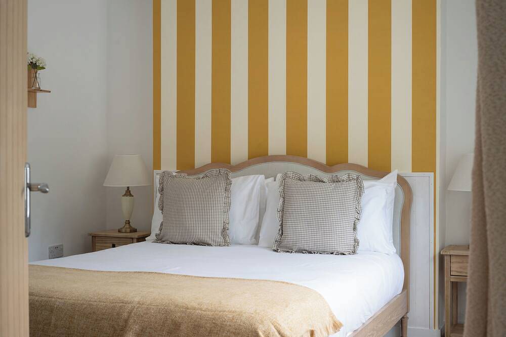 Hideaway Cottage With Hot Tub. Pet Friendly! in Portsoy, Aberdeenshire