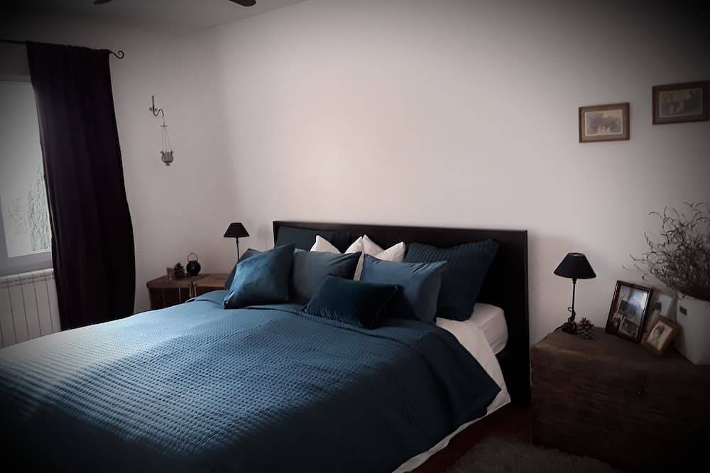House with heated pool and superb view of Lussan in Lussan, Nimes und Umgebung