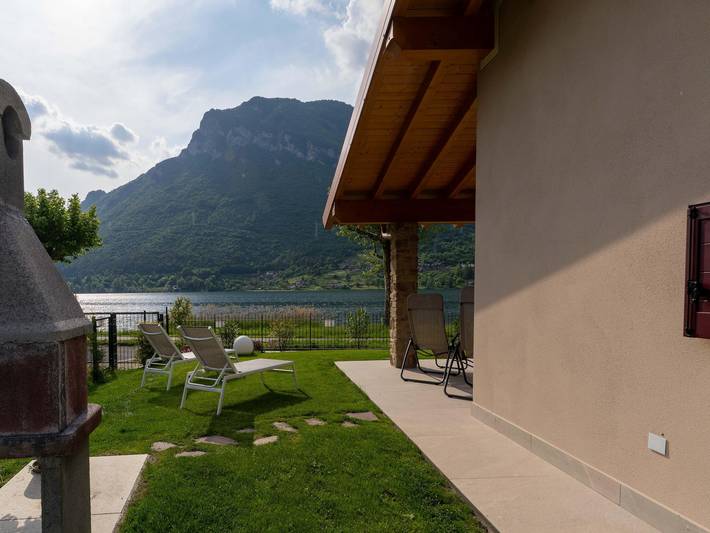 Villa for 6 people, with Yard and Lake view in Lake Garda