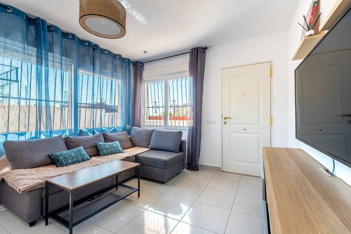 Apartamento 'Las Calas Deluxe B' con piscina compartida, terraza privada y Wi-Fi in Las Calas, Torrevieja