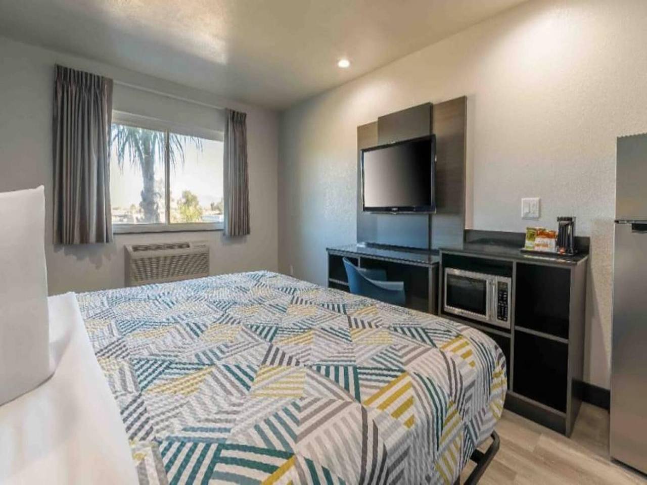 1 Cama King | Ns | Nevera in Perris, Riverside County