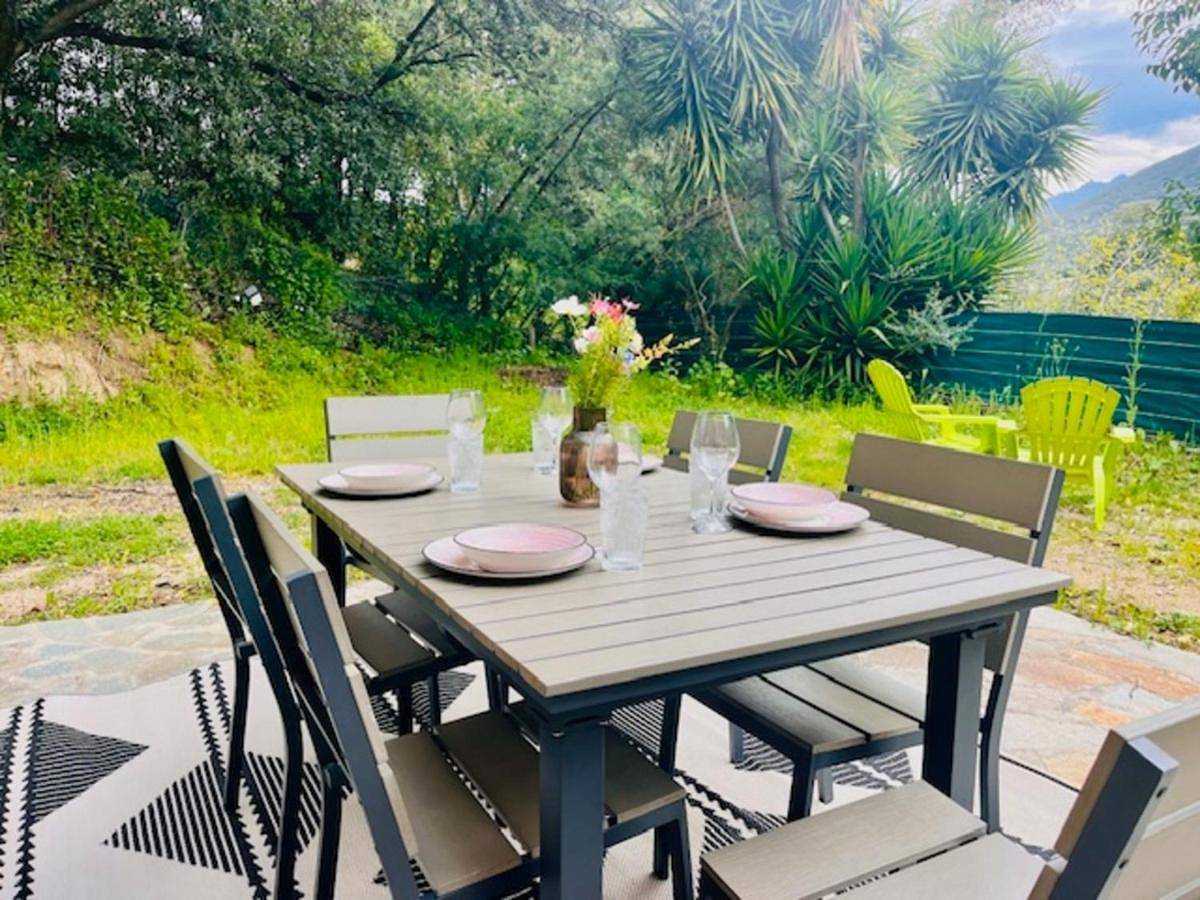 Appartement entier, Eccica - Bottom of villa, quiet garden, and pool in Eccica-Suarella, Région d'Ajaccio