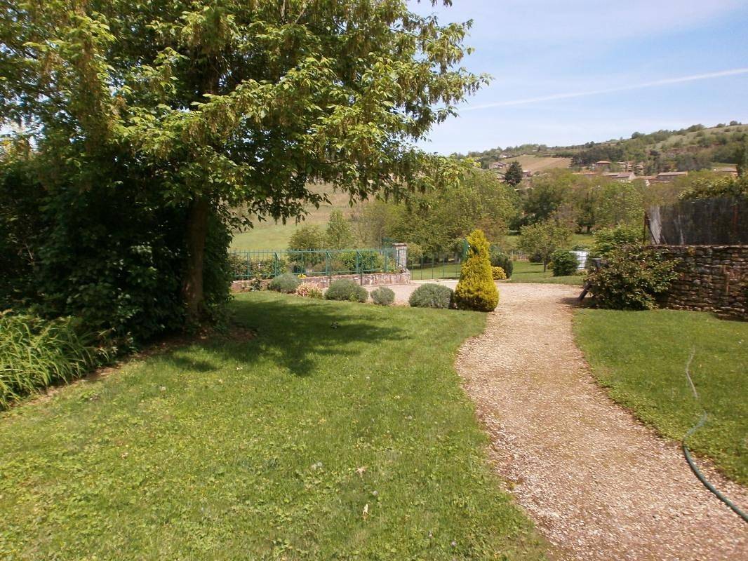 L' Allée des Pommiers in Leynes, Mâcon region