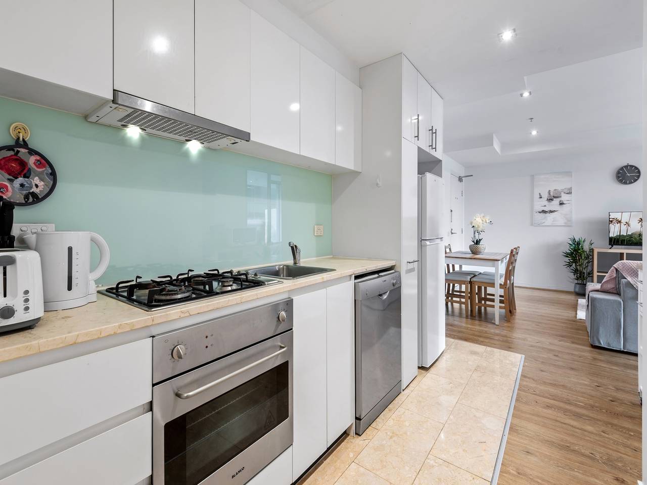 Entire apartment, Central 2-Bed Apartment with Parking, in Melbourne, Victoria