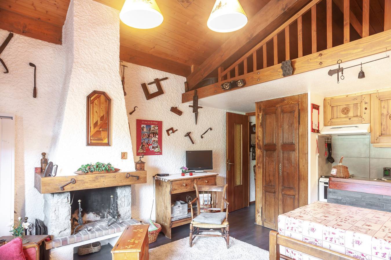 Appartement entier, Appartement Tournette , à 5min de La Clusaz et du Grand Bornand, vue montagnes, balcon, cheminée in Saint-Jean-de-Sixt, Région d'Annecy