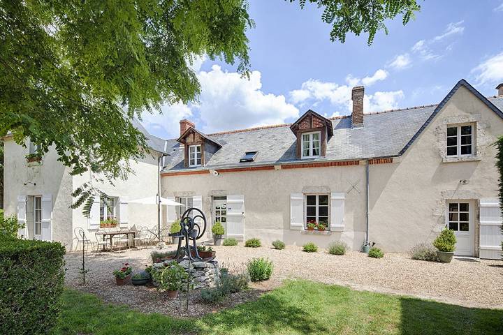 Gîte pour 10 personnes, avec vue sur le lac et jardin ainsi que terrasse et piscine