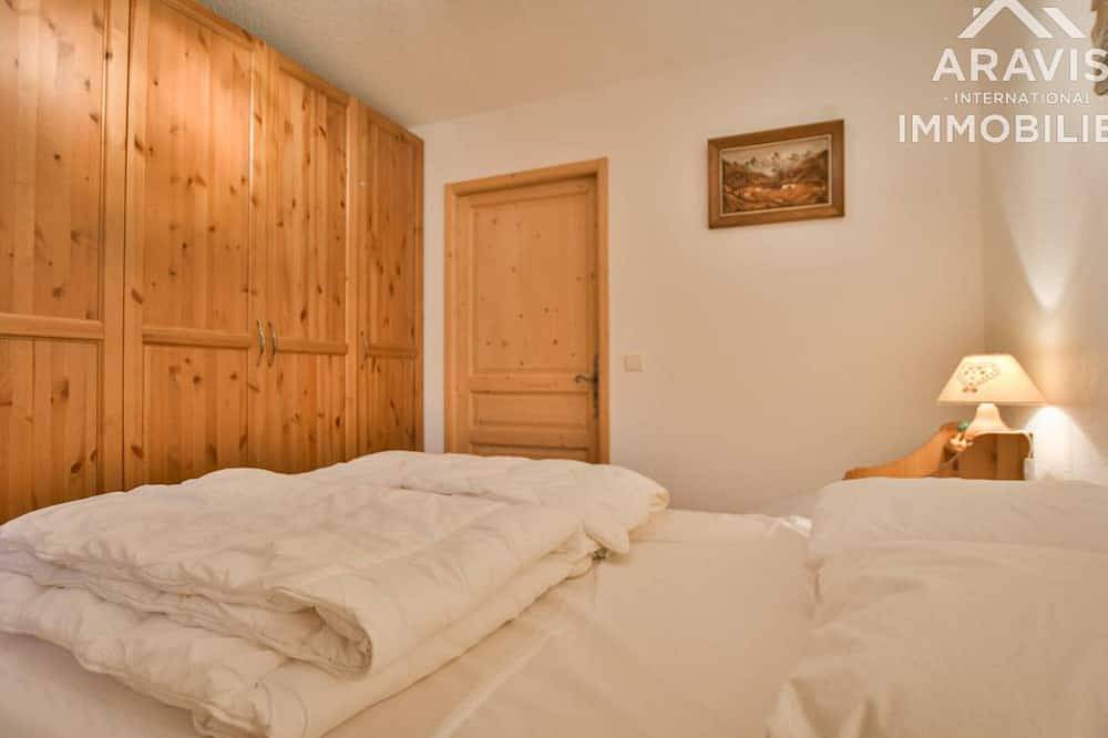 Entire apartment, Cozy apartment 50m from slopes, 4 people, balcony, parking, linens included in Le Grand-Bornand, Annecy region