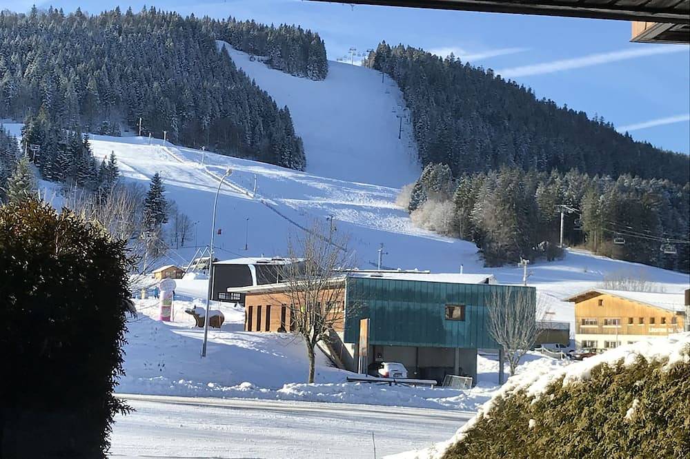 Entire apartment, 5-bed apartment at the foot of the slopes, ski room, parking, view of the slopes in Mouthe-Lac et Mont d’Or, Doubs