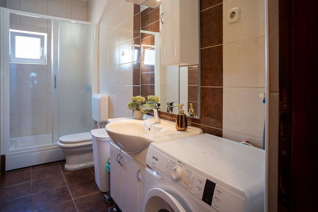 Ganze Wohnung, Ferienwohnung für 5 Personen mit Balkon/Terrasse in Trpanj, Peljesac