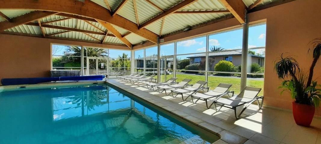 Parc de vacances pour 4 personnes, avec sauna et jardin ainsi que piscine et jacuzzi - 1