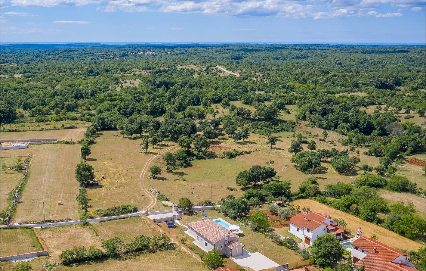 Geräumige Ferienwohnung mit Pool und Terrasse, 300 m zum Restaurant | WLAN & Parkplatz in Barban, Südküste Istrien