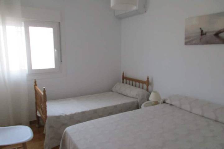 “Ampolla Villa”, 5 min away from the beach, 500 sqm garden, 9 persons in l'Ampolla, Costa Dorada
