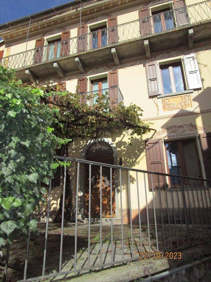 Location de vacances pour 13 personnes, avec Balcon et Terrasse ainsi que Jardin et Vue à Craveggia