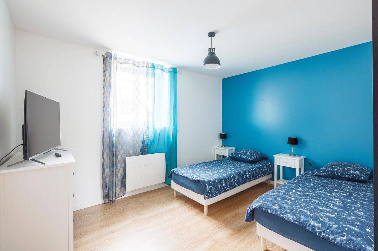 Appartement entier, Logement 004 a 300m de la gare Mantes la jolie in Mantes-la-Jolie, Yvelines