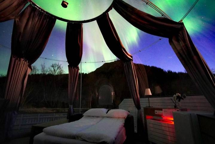 Camping für 4 Personen, mit Whirlpool und Terrasse sowie Garten und Ausblick auf den Lofoten