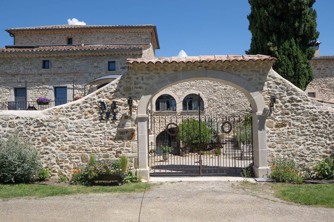 Maison 'Gite Figuier Et Vignes' avec piscine partagée, terrasse privée et Wi-Fi in Saint-Sauveur-de-Cruzières, Ardèche