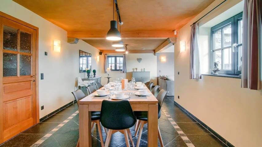 Location de vacances pour 9 personnes, avec jacuzzi et jardin dans Région de Namur