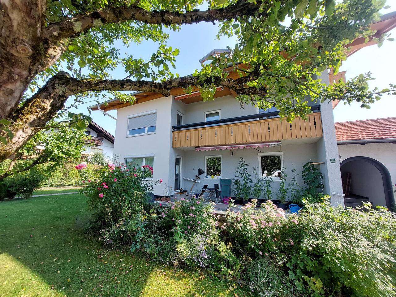 Ganze Ferienwohnung, Gästehaus Hochgern - Blick Hochgern 80m² mit Südbalkon, bis zu 6 Personen, 2 separate Schlafzimmer in Grassau, Chiemsee